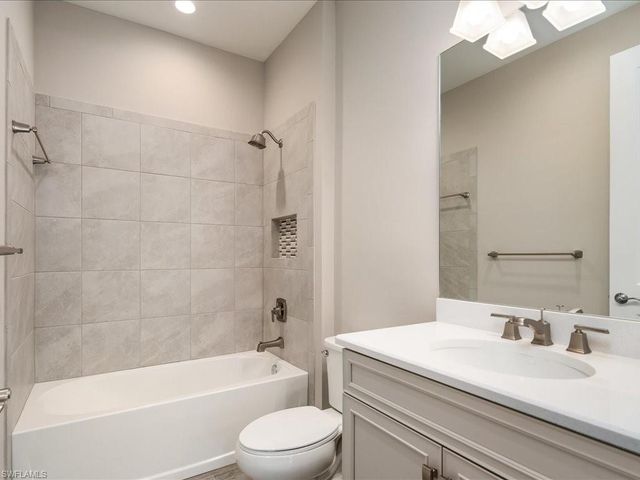 2306 Marquesa CIR, Naples, FL 34112