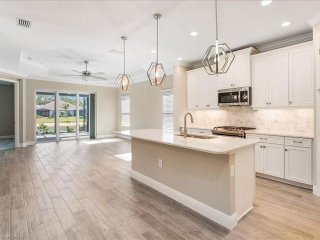 2306 Marquesa CIR, Naples, FL 34112
