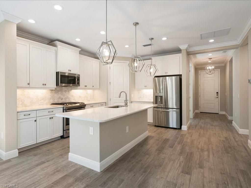 2306 Marquesa CIR, Naples, FL 34112