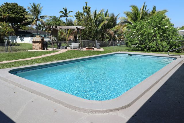 9901 NW 37th Street, Coral Springs, FL 33065