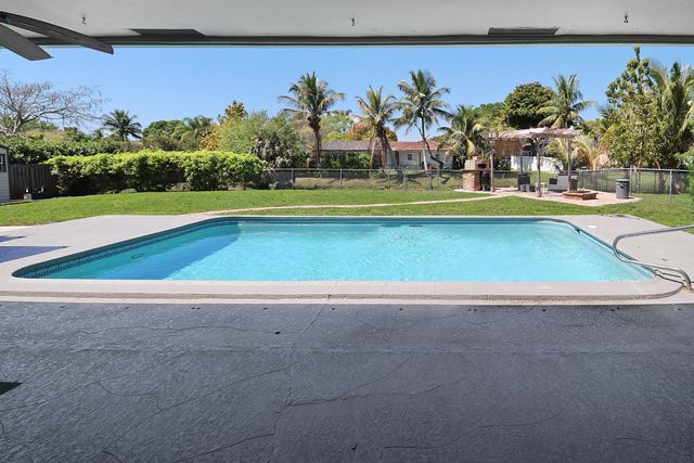 9901 NW 37th Street, Coral Springs, FL 33065