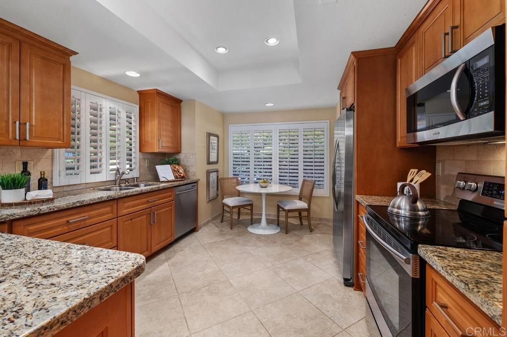 Image 10 of property listing at 2020 Caminito Circulo Sur, La Jolla, CA 92037