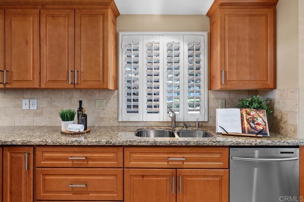 Image 12 of property listing at 2020 Caminito Circulo Sur, La Jolla, CA 92037