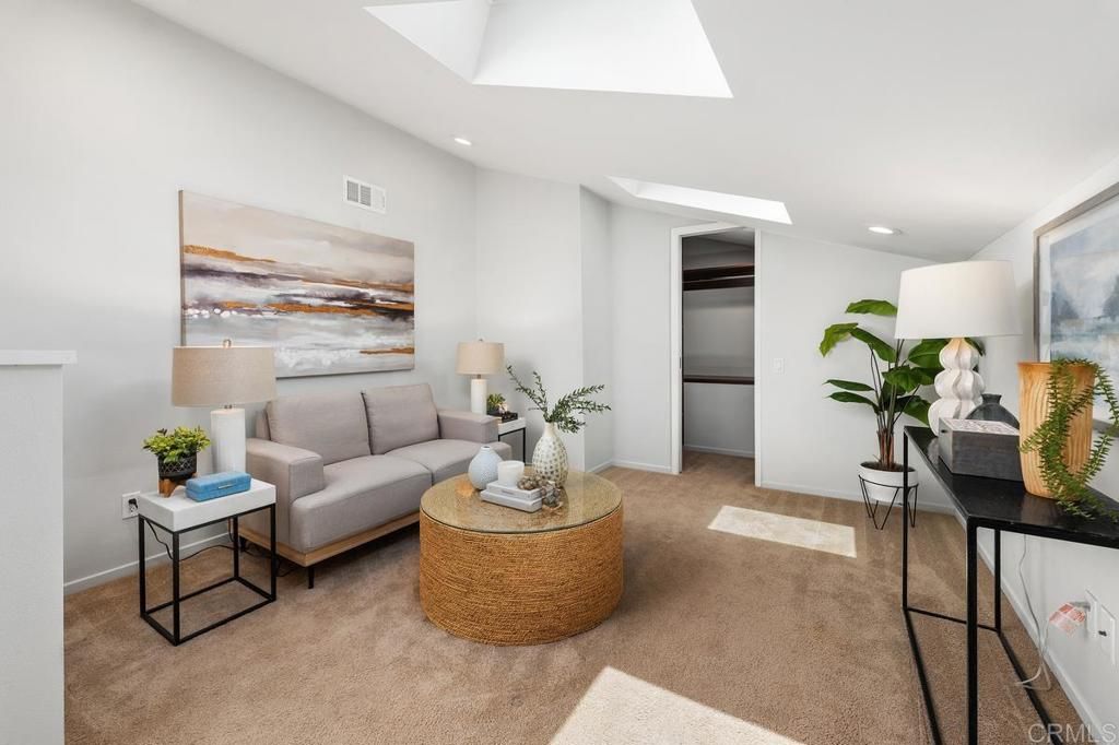 Image 15 of property listing at 2020 Caminito Circulo Sur, La Jolla, CA 92037