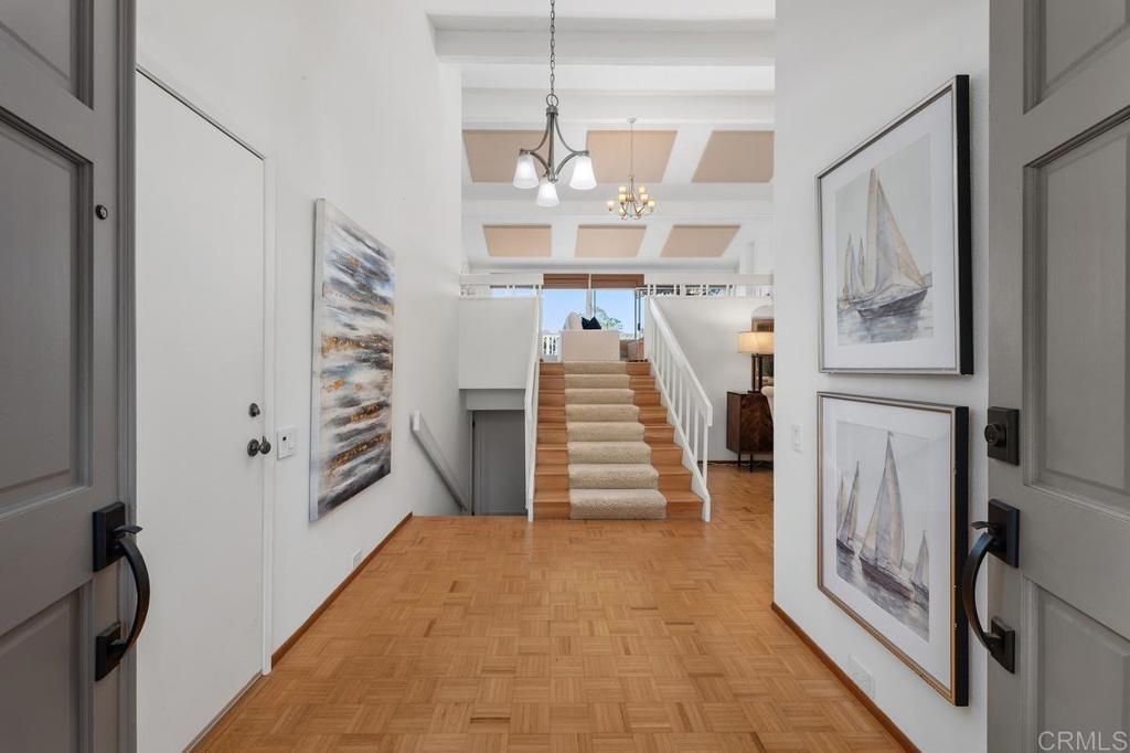 Image 2 of property listing at 2020 Caminito Circulo Sur, La Jolla, CA 92037