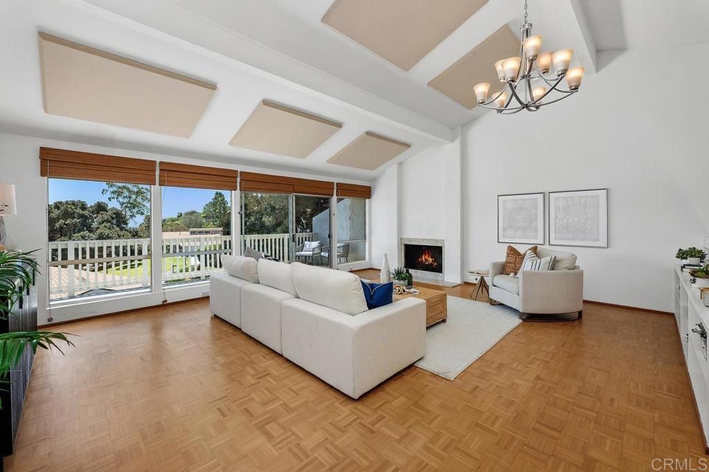 Image 3 of property listing at 2020 Caminito Circulo Sur, La Jolla, CA 92037