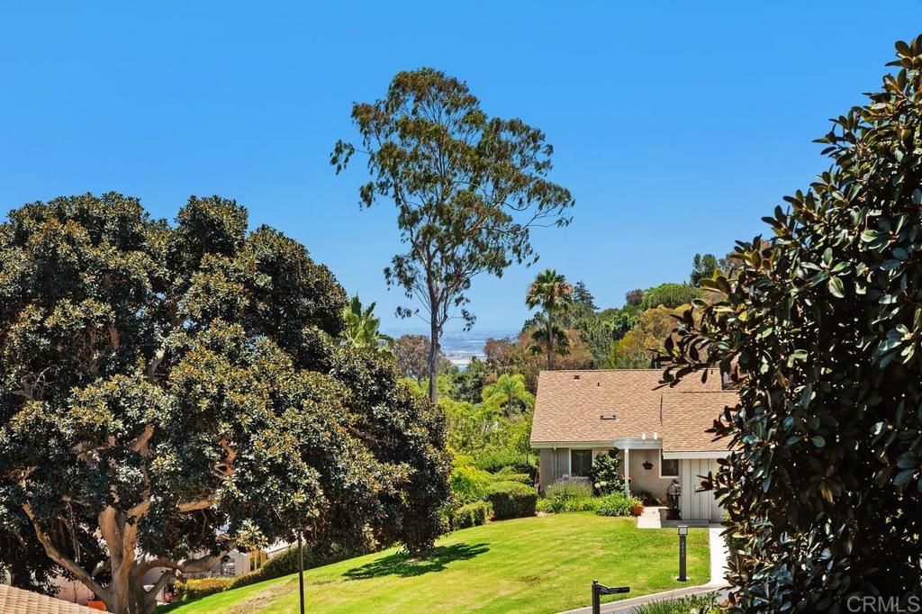 Image 7 of property listing at 2020 Caminito Circulo Sur, La Jolla, CA 92037