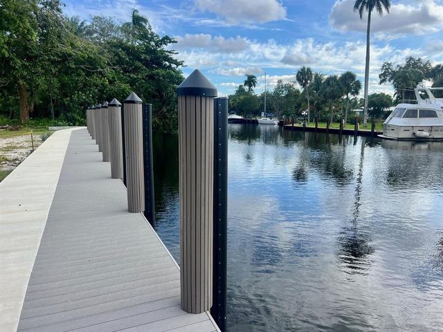333 SW 14th Way, Fort Lauderdale, FL 33312