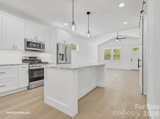 617 W Allen Street, Hendersonville, NC 28739