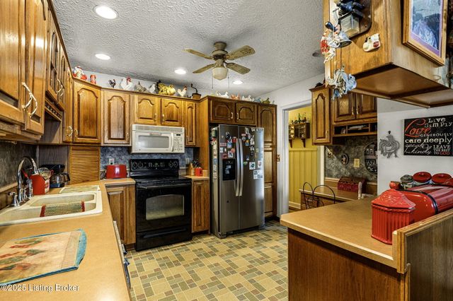 1640 Oriole Dr, New Albany, IN 47150