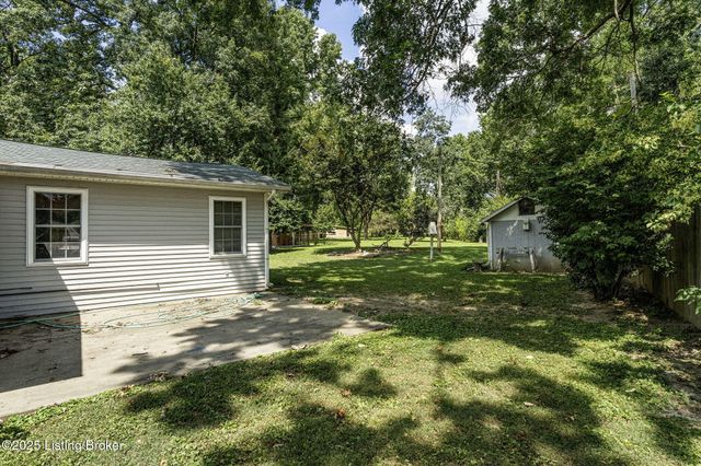 1640 Oriole Dr, New Albany, IN 47150