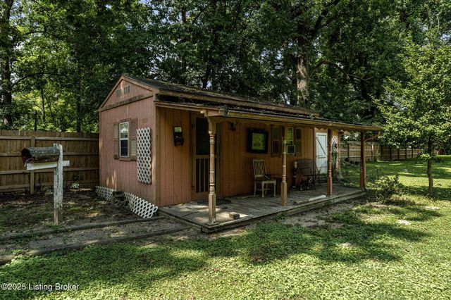 1640 Oriole Dr, New Albany, IN 47150