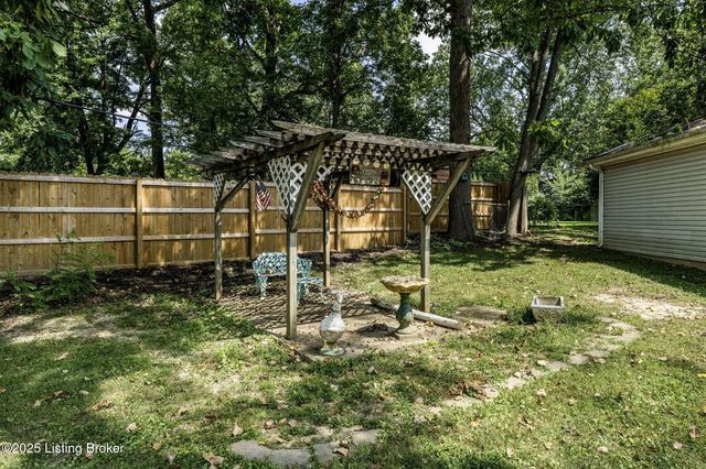 1640 Oriole Dr, New Albany, IN 47150