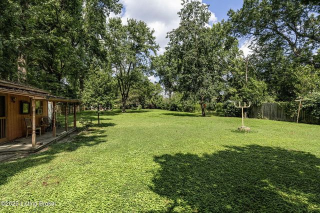 1640 Oriole Dr, New Albany, IN 47150