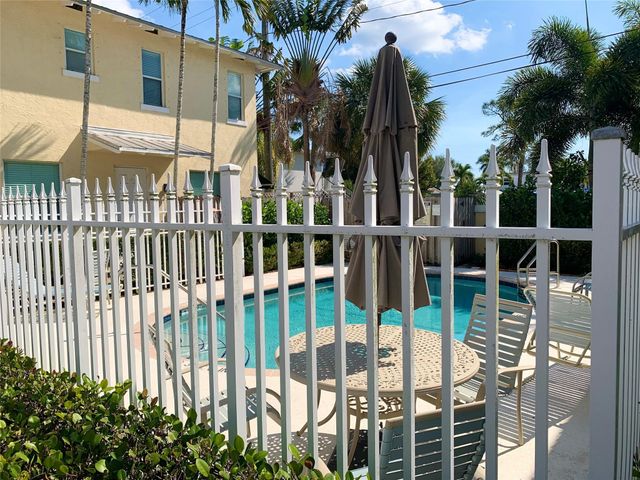 826 SE 4th Court, Deerfield Beach, FL 33441