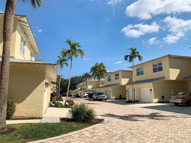 826 SE 4th Court, Deerfield Beach, FL 33441