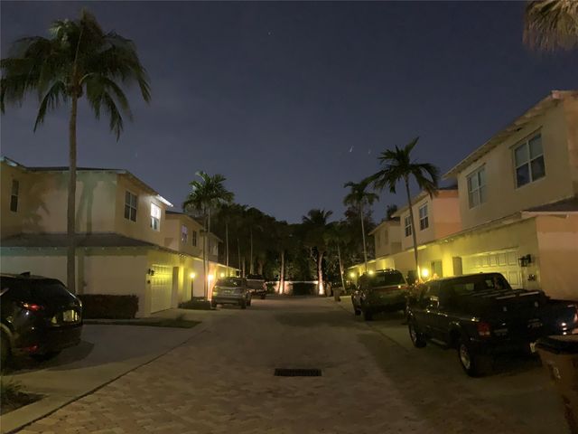 826 SE 4th Court, Deerfield Beach, FL 33441