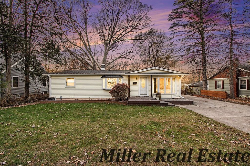 926 N Washington Street, Lowell, MI 49331