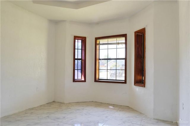 927 E Salazar Street, San Juan, TX 78589
