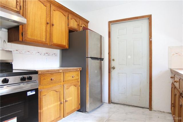 927 E Salazar Street, San Juan, TX 78589