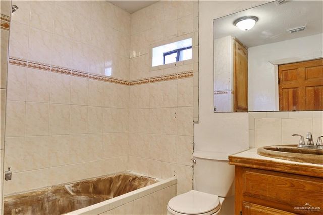 927 E Salazar Street, San Juan, TX 78589