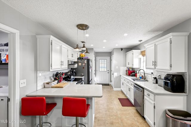 3524 N 8th Street, Ocean Springs, MS 39564