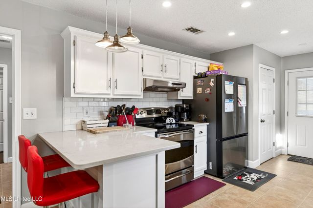 3524 N 8th Street, Ocean Springs, MS 39564