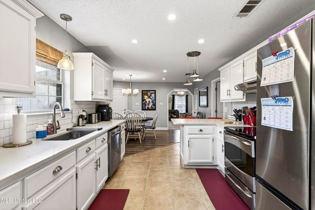 3524 N 8th Street, Ocean Springs, MS 39564