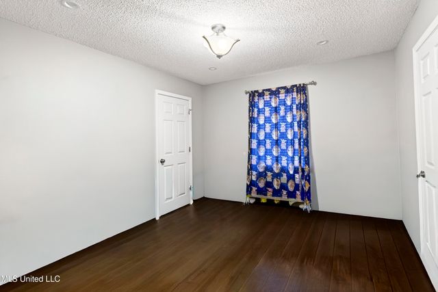 3524 N 8th Street, Ocean Springs, MS 39564