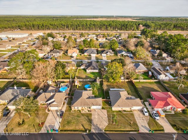 3524 N 8th Street, Ocean Springs, MS 39564