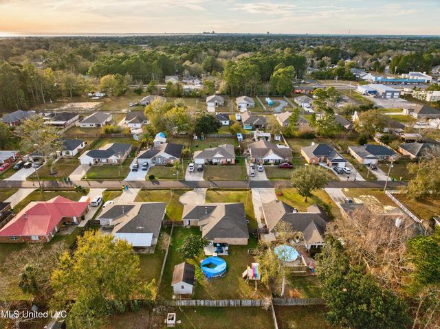 3524 N 8th Street, Ocean Springs, MS 39564