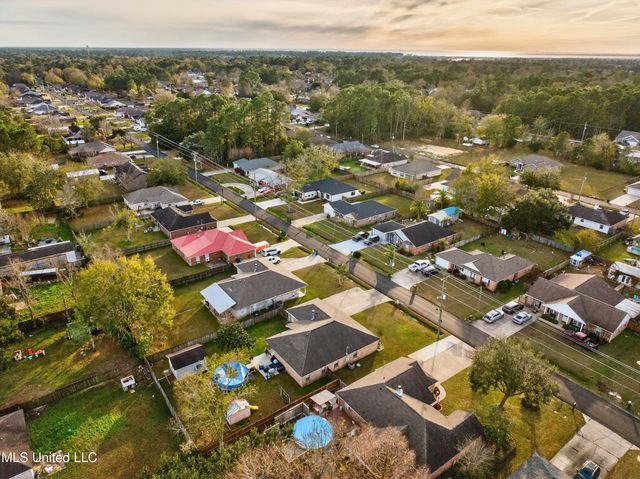 3524 N 8th Street, Ocean Springs, MS 39564