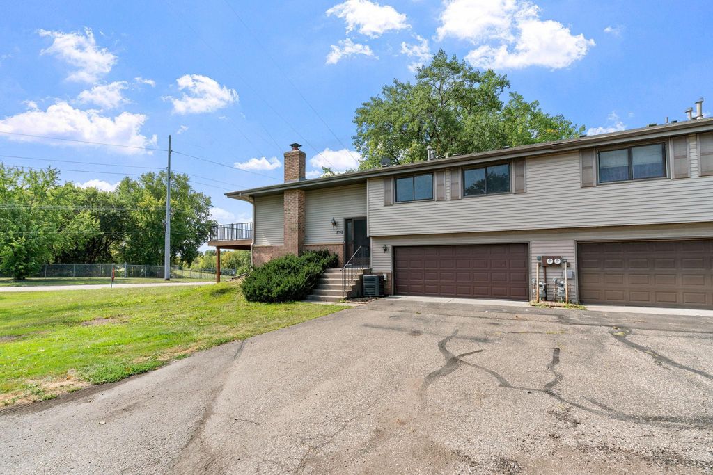 4112 Sylvia Lane S, Shoreview, MN 55126 — photo 2