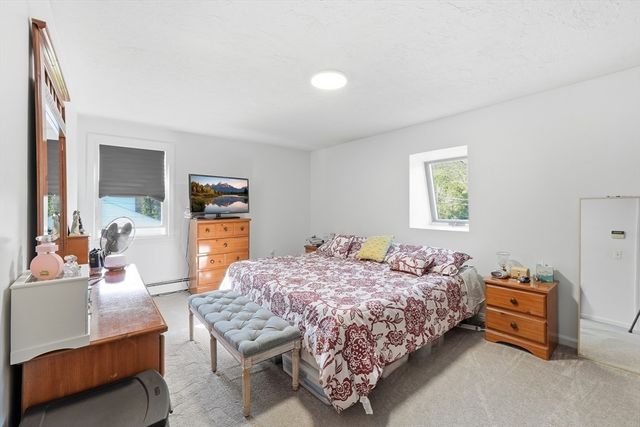 15 Briarwood Rd, Rutland, MA 01543