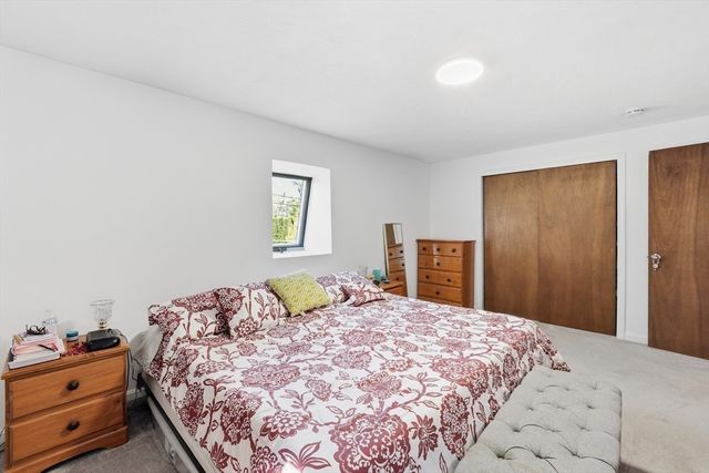 15 Briarwood Rd, Rutland, MA 01543