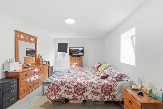 15 Briarwood Rd, Rutland, MA 01543