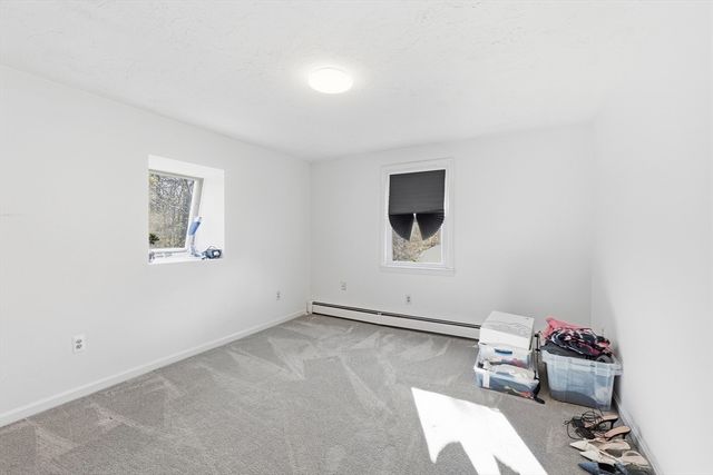 15 Briarwood Rd, Rutland, MA 01543