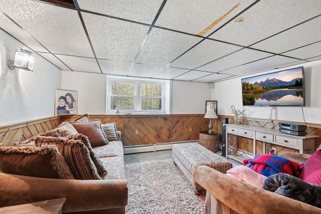 15 Briarwood Rd, Rutland, MA 01543