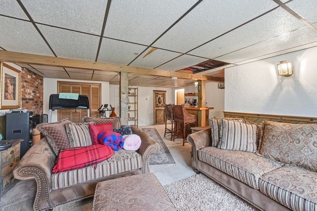 15 Briarwood Rd, Rutland, MA 01543