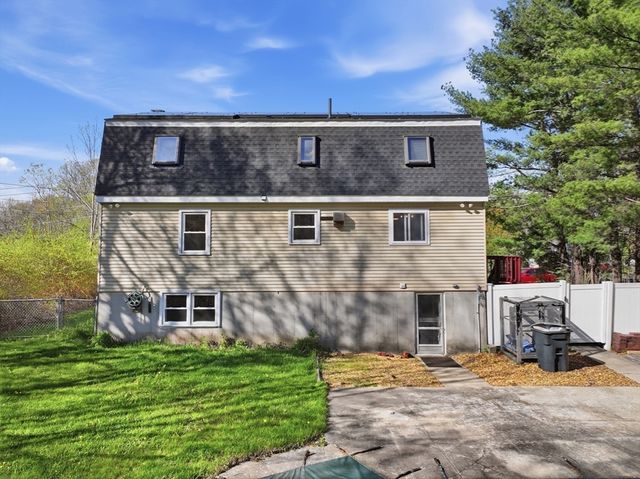 15 Briarwood Rd, Rutland, MA 01543