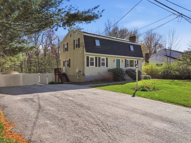 15 Briarwood Rd, Rutland, MA 01543