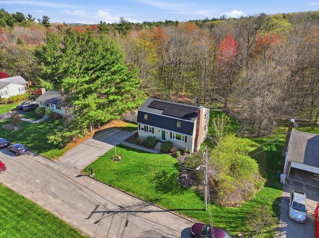 15 Briarwood Rd, Rutland, MA 01543