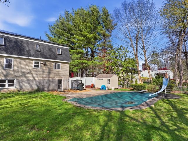 15 Briarwood Rd, Rutland, MA 01543