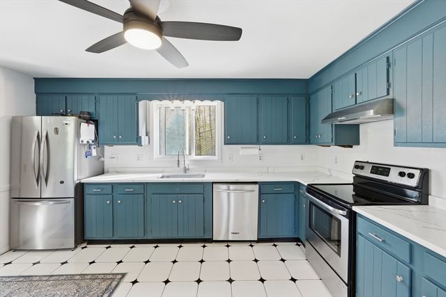 15 Briarwood Rd, Rutland, MA 01543