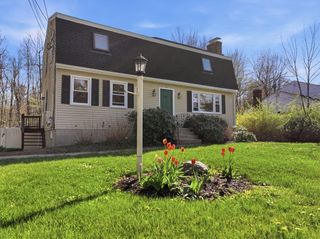 15 Briarwood Rd, Rutland, MA 01543