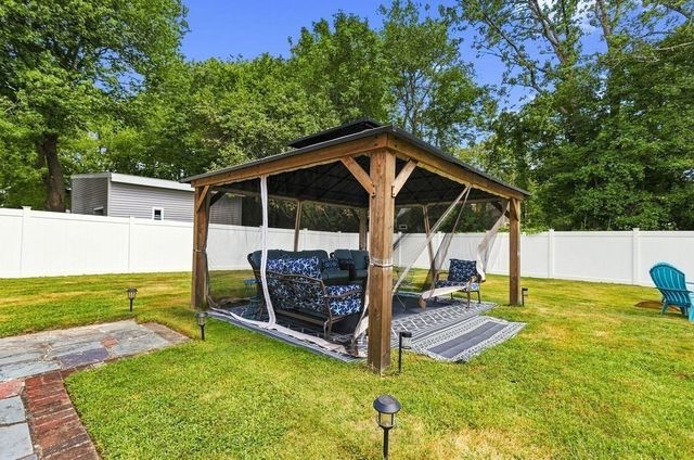 26 Paul Rd, Dartmouth, MA 02747