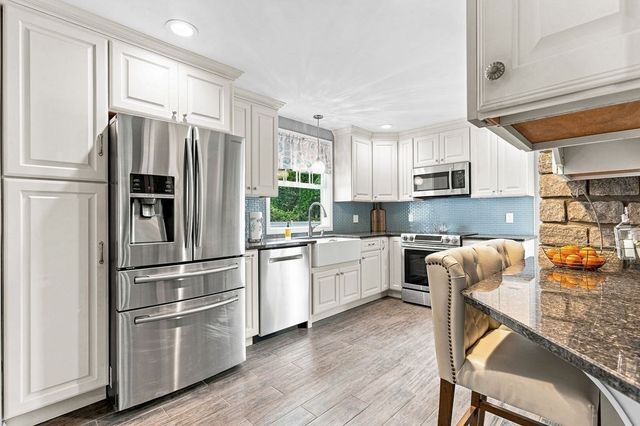 26 Paul Rd, Dartmouth, MA 02747