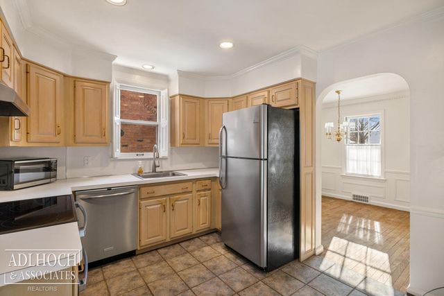 1394 Hampton Road, Grosse Pointe Woods, MI 48236