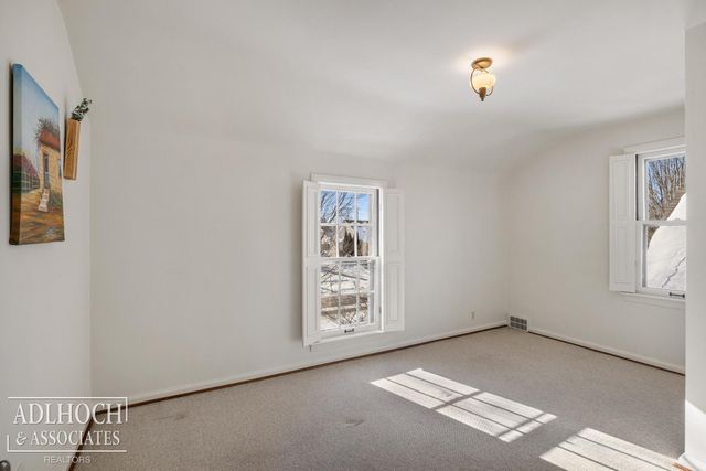 1394 Hampton Road, Grosse Pointe Woods, MI 48236