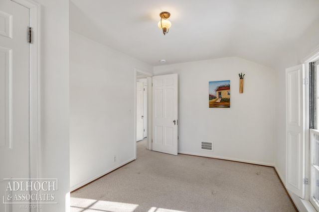 1394 Hampton Road, Grosse Pointe Woods, MI 48236